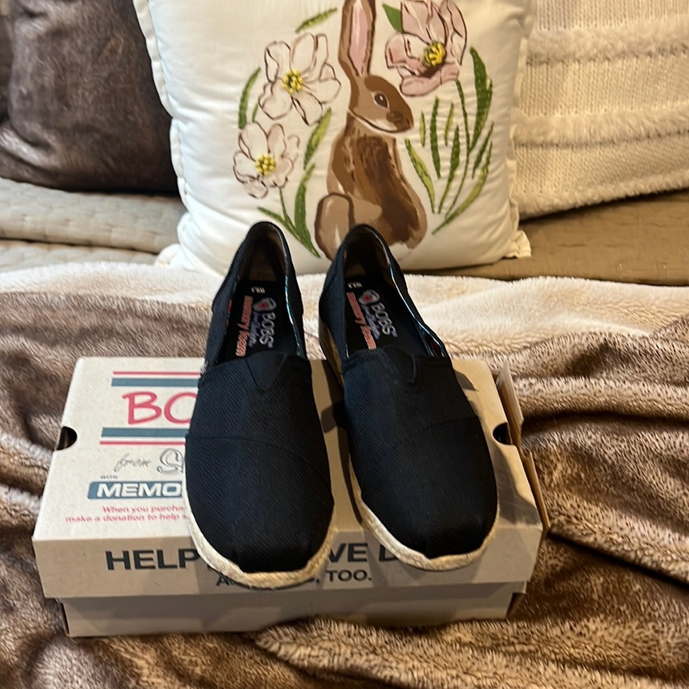 NWB Bobs sketchers memory foam 8.5